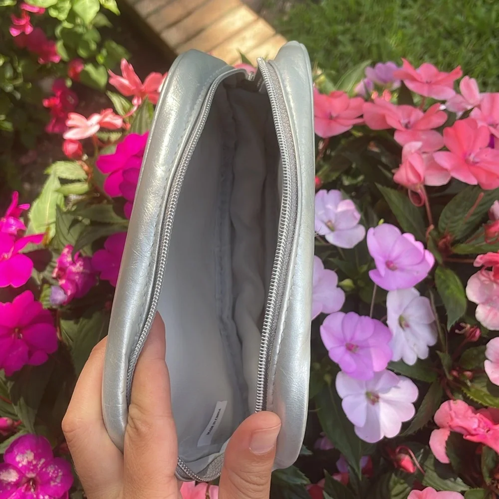 La Prairie Pouch NEW🩶